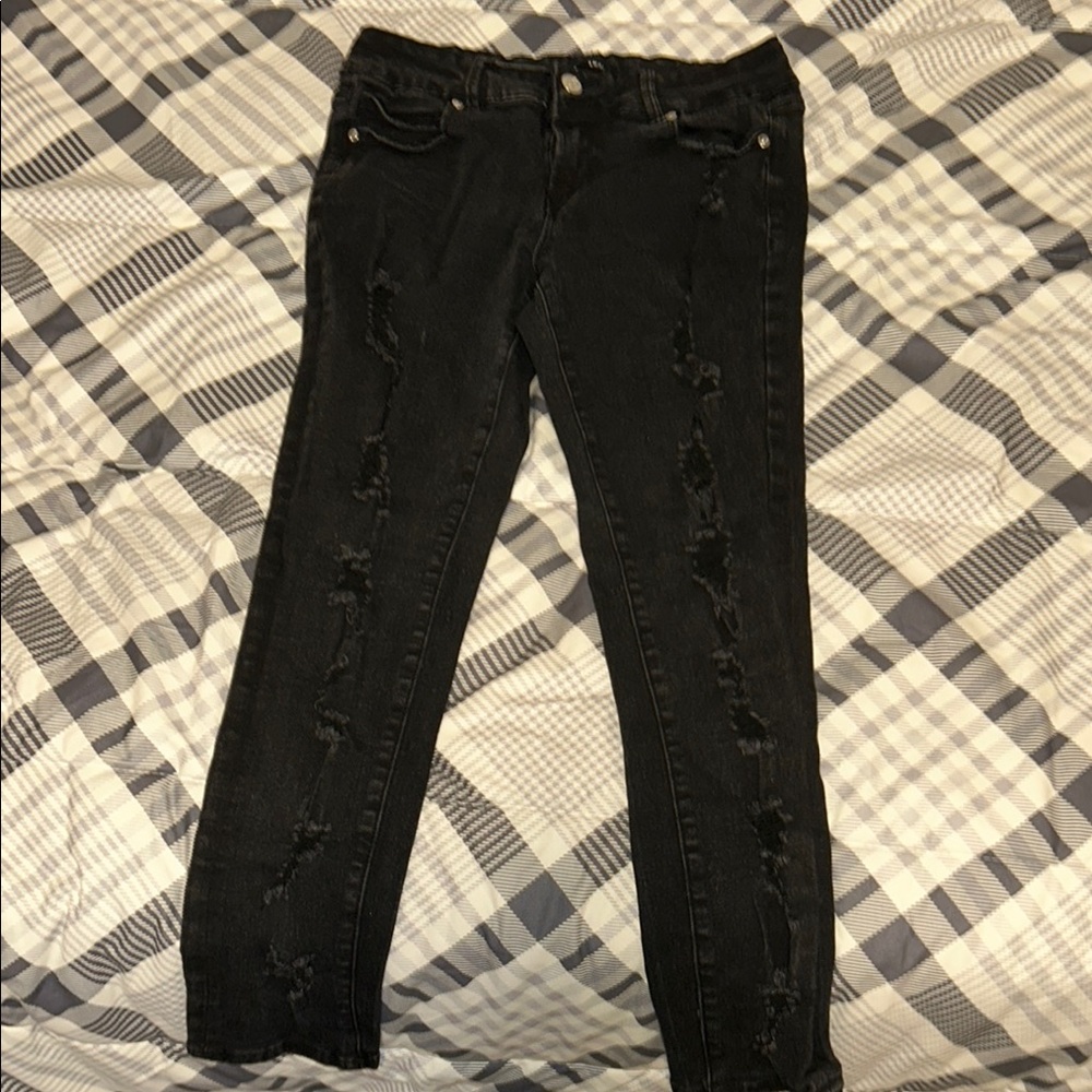 Black Skinny Jeans with Sleek Fit